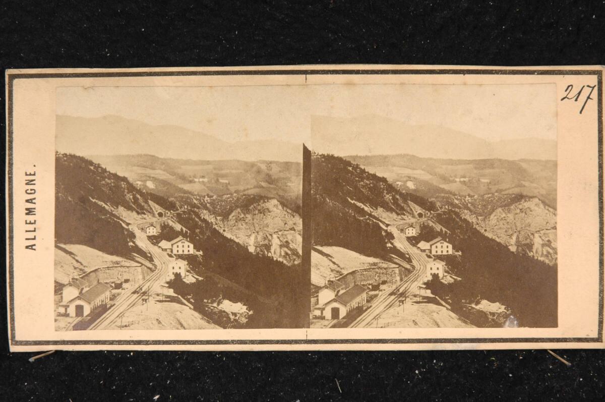 Anonym, Die Semmering Bahn, von der Station Semmering aus gesehen, im Mittelgrund Einfahrt in d…