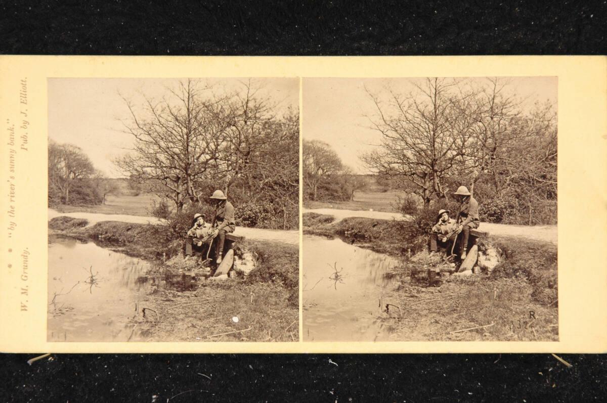 William Morris Grundy, Zwei Männer an einem Teich sitzend, Inv. Nr.: FotoGLV2000/19768