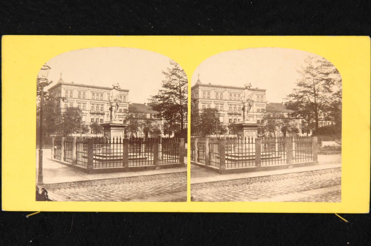 Julius Moser (1862-1865 Moser und Senftner), Berlin: Der Wilhemsplatz mit dem Standtbild des He…