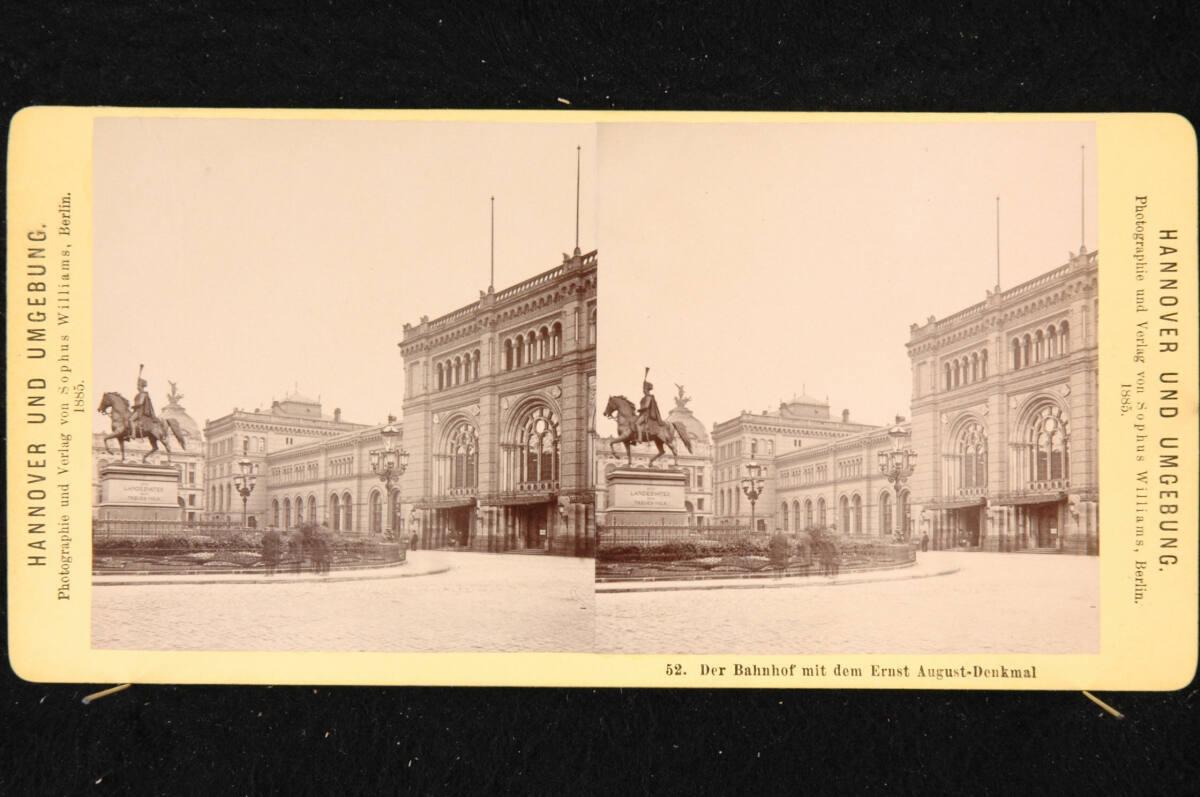 Sophus Williams, Hannover und Umgebung: Der 1875-1879 neu erbaute Hauptbahnhof mit dem Reiterde…