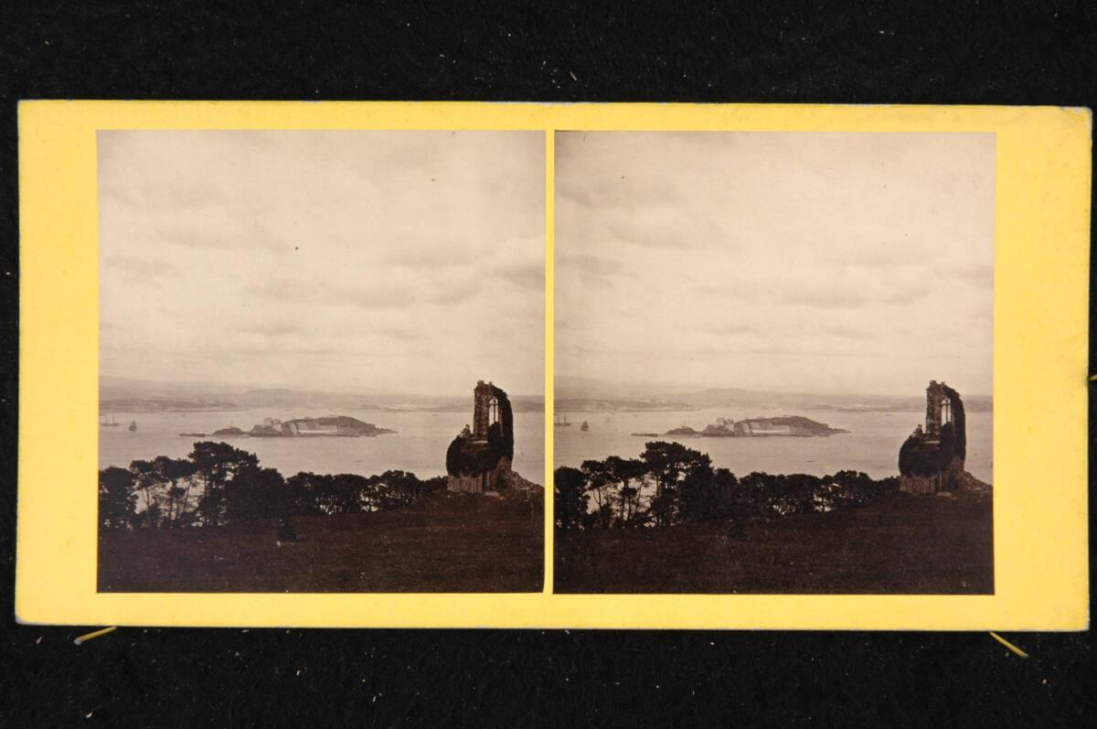 George Washington Wilson, Drake's Island bei Plymouth in Devon, England, vom Mount Edgcumbe aus…