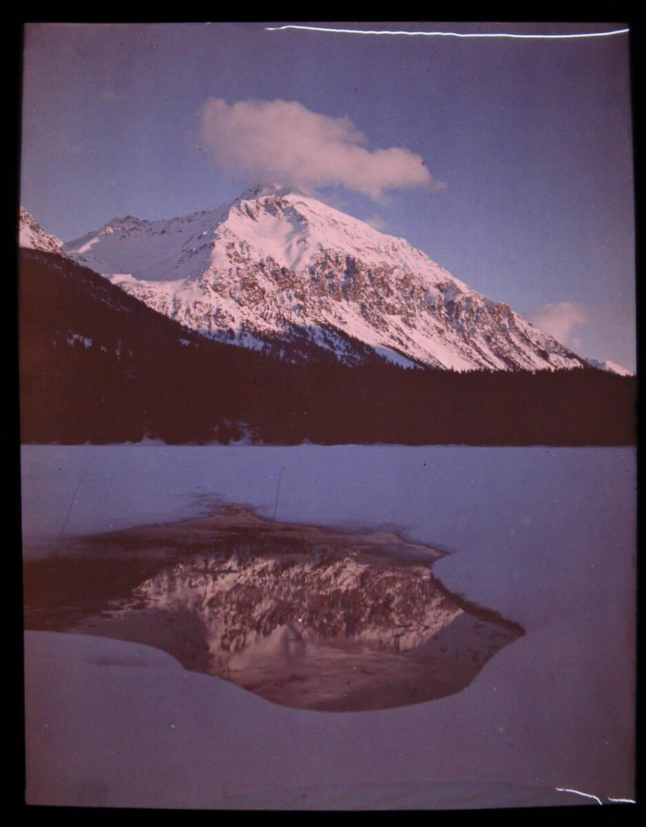 Karl Prokop, Schneebedeckter Berggipfel spiegelt sich im See, Inv. Nr.: FotoGLV2000/16559