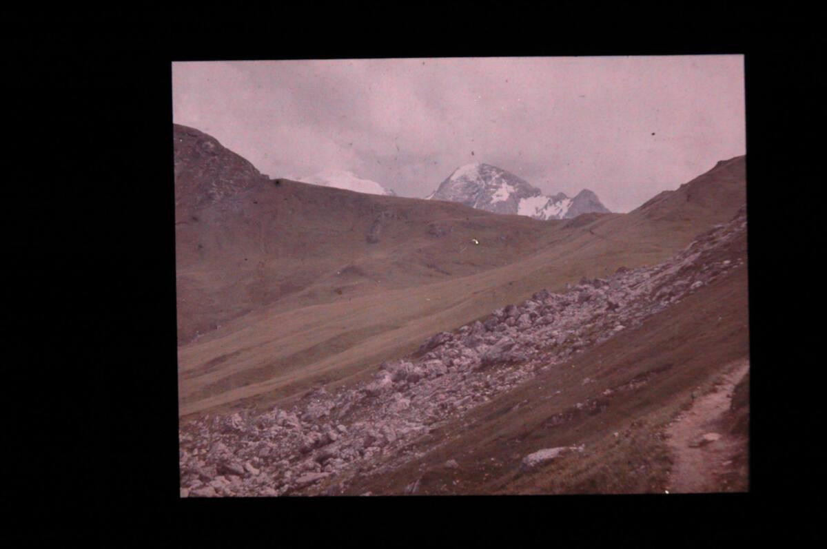 Joseph von Rheden, Blick auf Gebirgshang und schneebedecktem Berggipfel, Inv. Nr.: FotoGLV2000/…