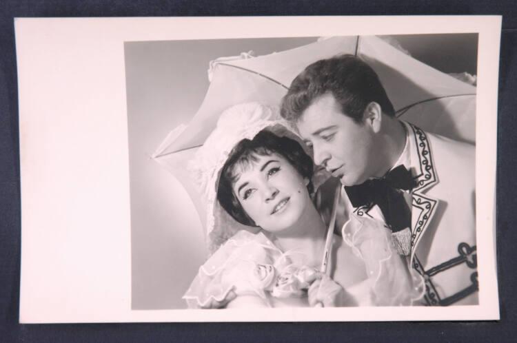 Gertrude Dietrich, Guggi Löwinger - [...unleserlich...] in "Gräfin Mariza", Inv. Nr.: FotoGLV20…