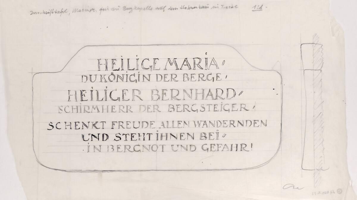 Clemens Holzmeister, Kitzbühel, Hahnenkamm, Kapelle St. Bernhard; Inschrifttafel, Vorderansicht…