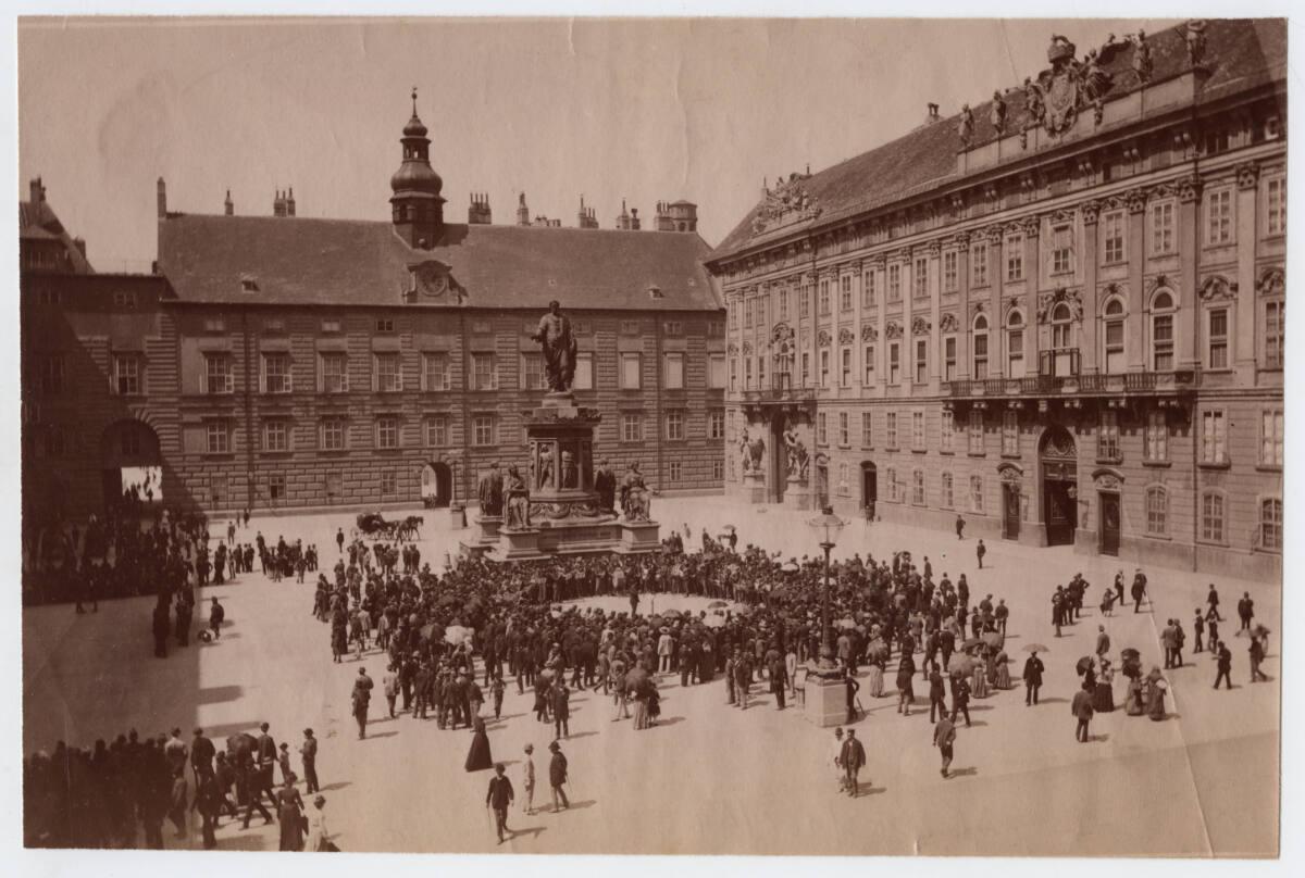 Victor Angerer, Wien, Innerer Burghof, Wachablöse, Inv. Nr.: Foto2005/166/41
