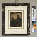 Anonym, Ehepaar, er mit kariertem Schal und Hausmütze, Inv. Nr.: FotoGLV2000/9972