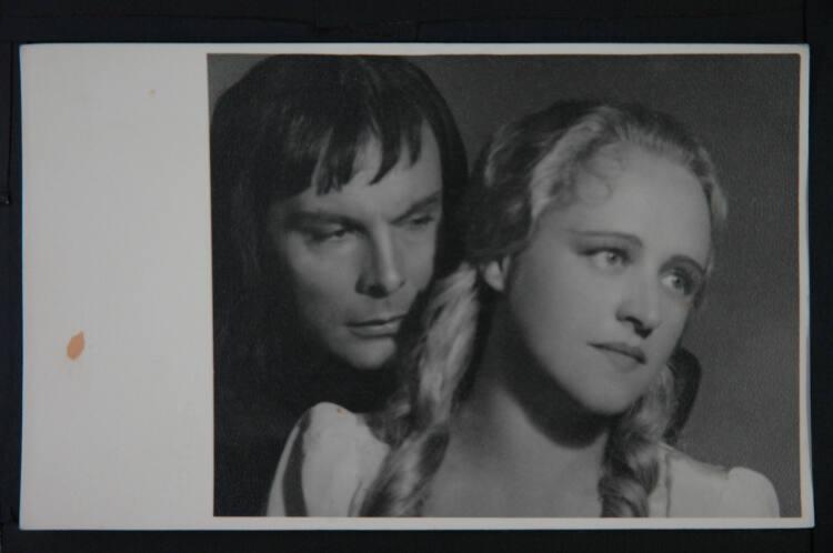 Gertrude Dietrich, Fred Liewehr, Otto Johannsen in "Genoveva" (Burgtheater), Inv. Nr.: FotoGLV2…