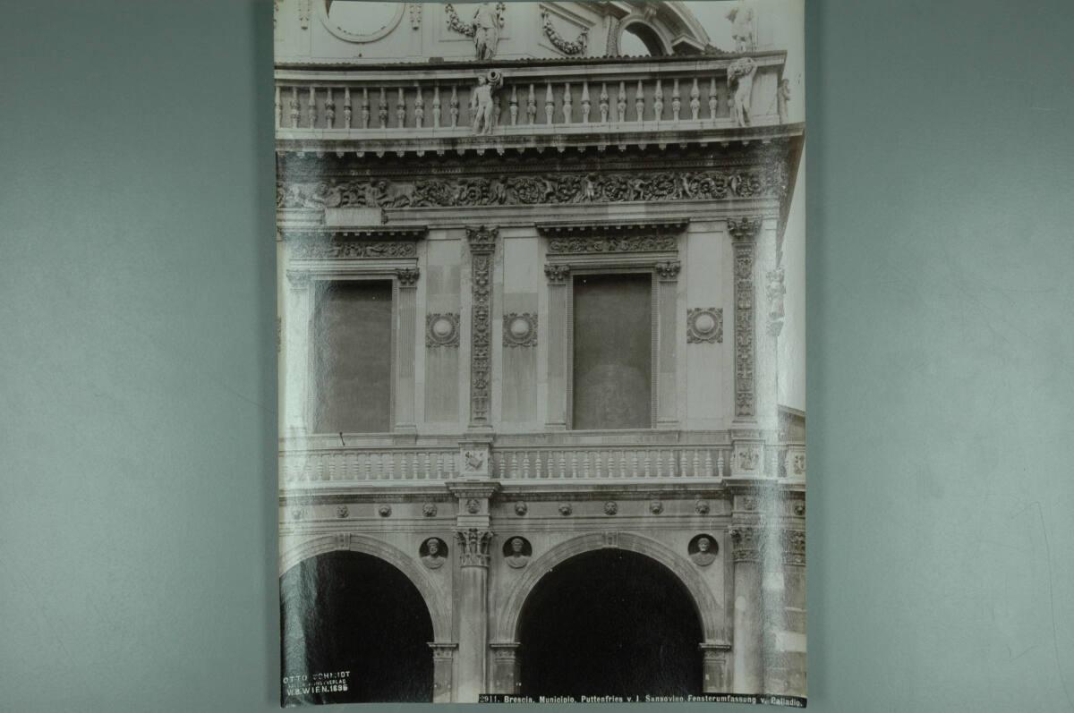 Otto Schmidt, Brescia, Municipio, Puttenfries v. J. Sansovino, Fensterumfassung v. Palladio, In…