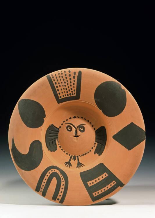 Pablo Picasso, Runder Teller mit Eule mit durchstoßenem Schnabel, Inv. Nr.: SK58DL