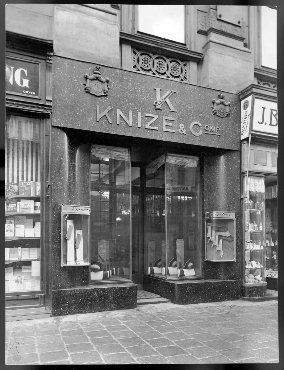 Schneidersalon Knize, Wien I., Graben 13, Portal (Zustand um 1930), Inv. Nr.: ALA2326