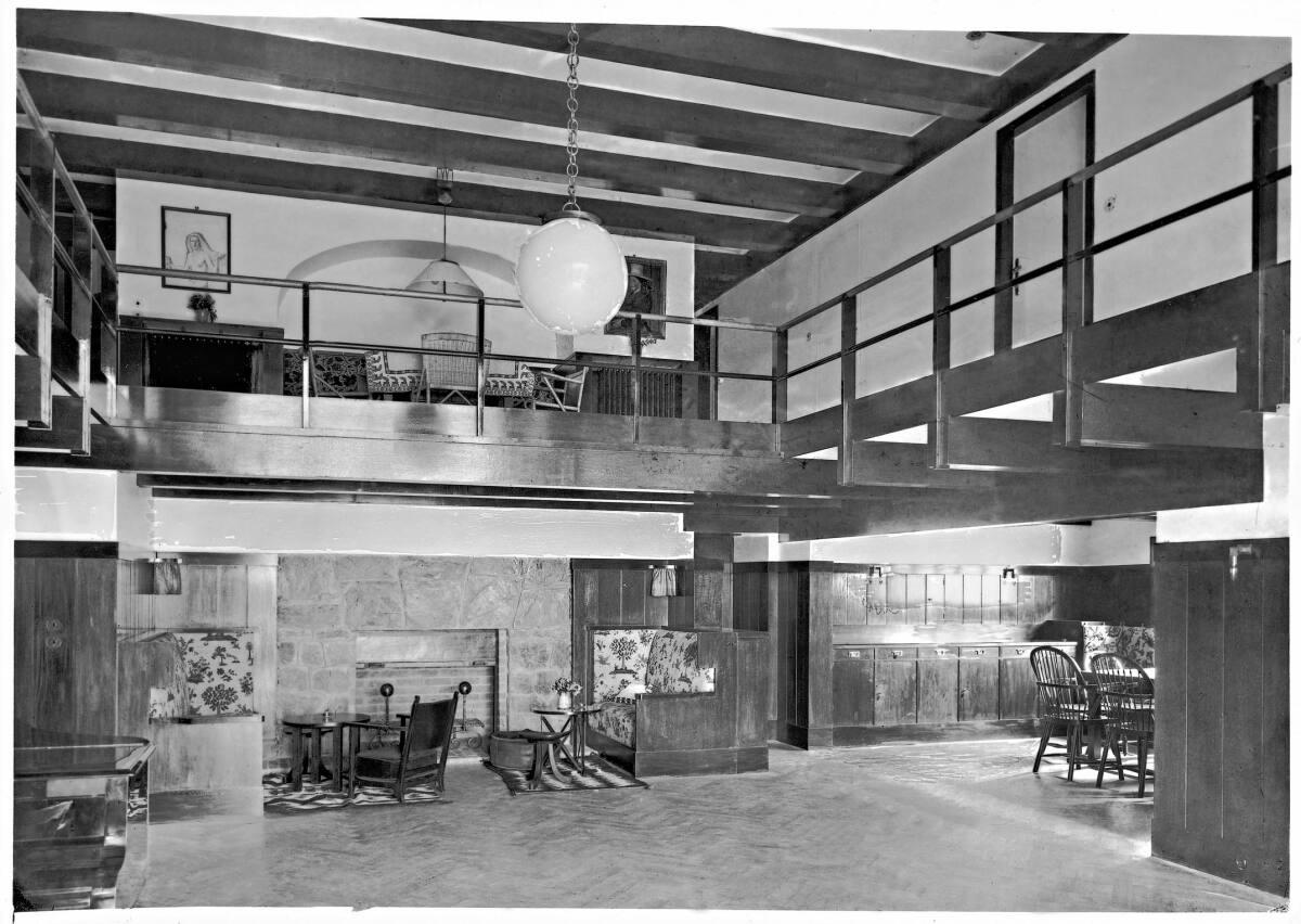 Landhaus Paul Khuner, Kreuzberg 60, Payerbach, Niederösterreich, Kaminplatz in der Halle, recht…