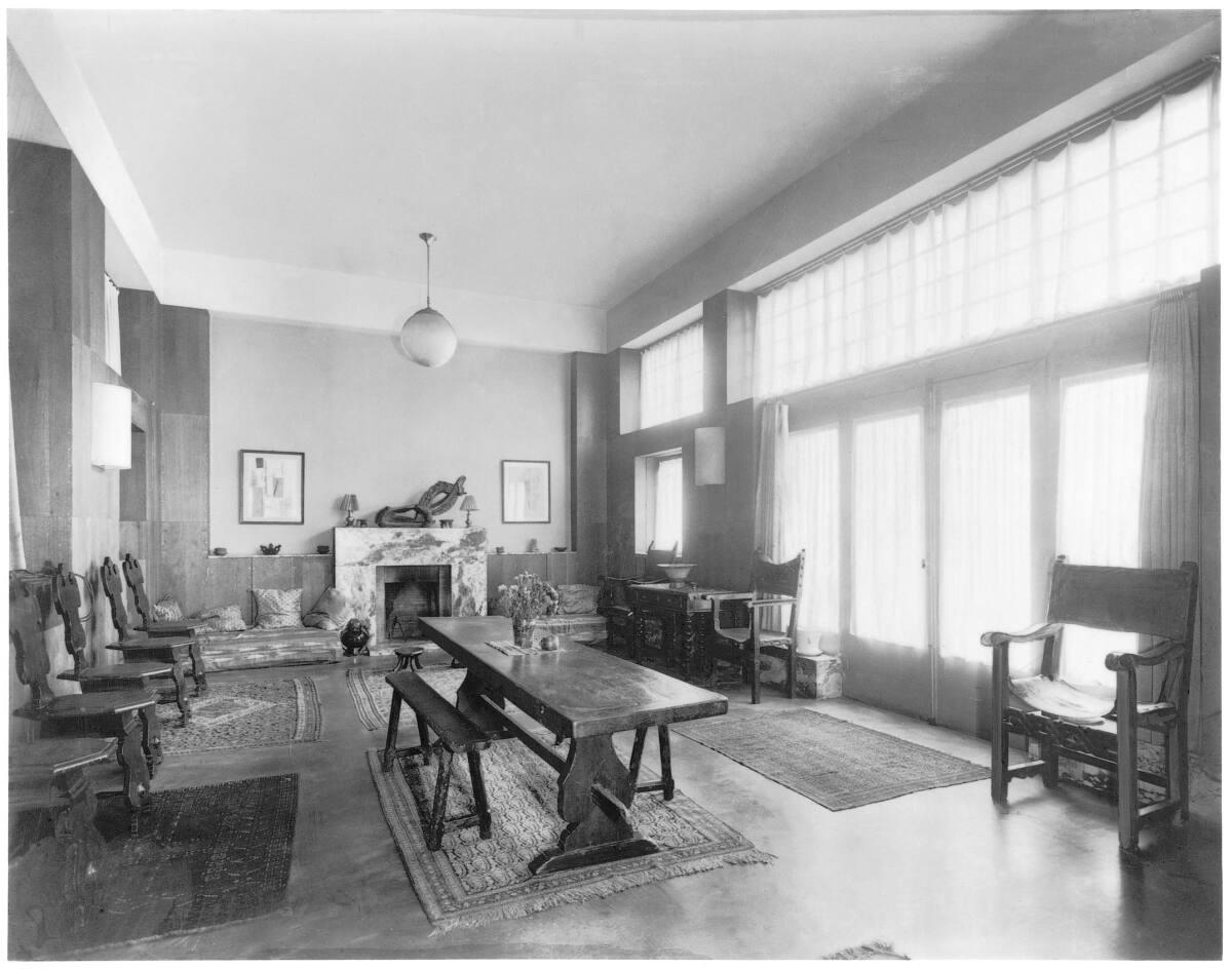Haus Tristan Tzara, Paris XVIII, 15, Avenue Junot, Frankreich, Salon, Blick gegen die Fensterwa…