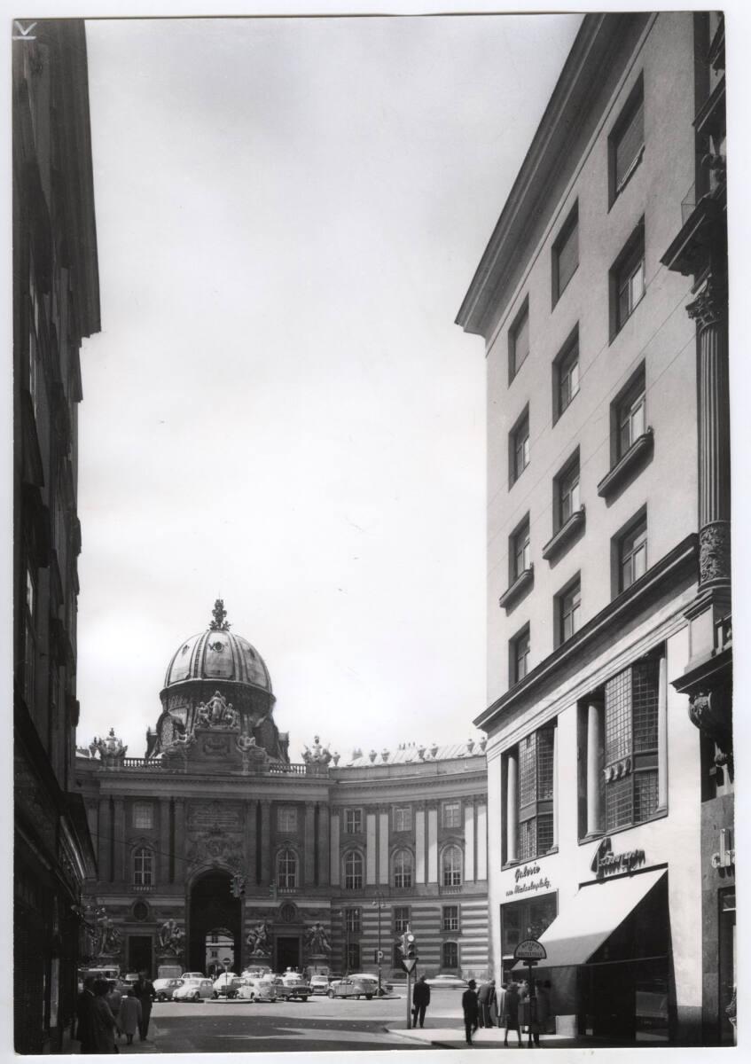 Haus am Michaelerplatz (Geschäftshaus Goldman & Salatsch, Looshaus), Wien I., Michaelerplatz 3,…