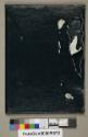 Franz K. Strezek, Bildnis einer jungen Dame, Dreiviertelfigur, an einem Tisch mit Blumenvase si…