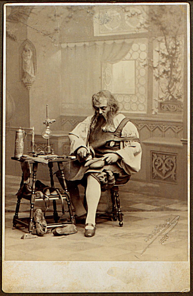Heinrich (Jindrich) Eckert, Rollenbildnis, Schuster bei der Arbeit in gemalter mittelalterliche…