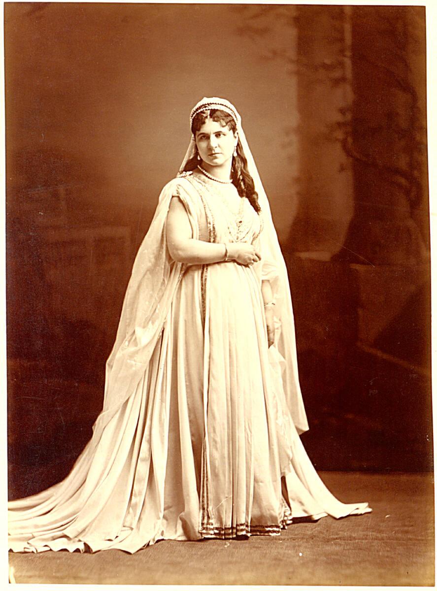 Heinrich (Jindrich) Eckert, Schauspielerin in der Rolle einer antiken Heroine, Inv. Nr.: FotoGL…