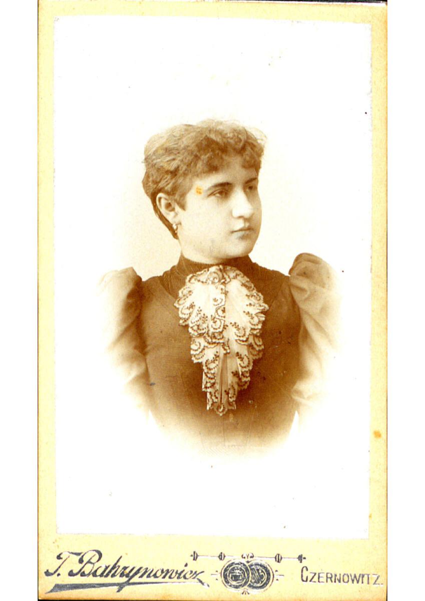 T. Bahrynowicz, Porträt einer Dame mit kurzem Haar, Inv. Nr.: Foto2013/171/48