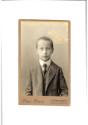 Artur Brück, Porträt eines Jungen mit Stehkragen, Inv. Nr.: Foto2013/171/70