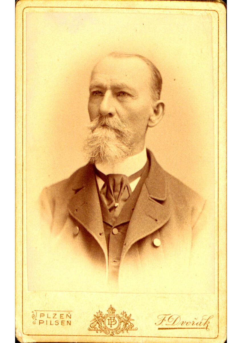 F. Dvorák, Älterer Herr mit Ober- und Unterlippenbart, Inv. Nr.: Foto2013/171/86