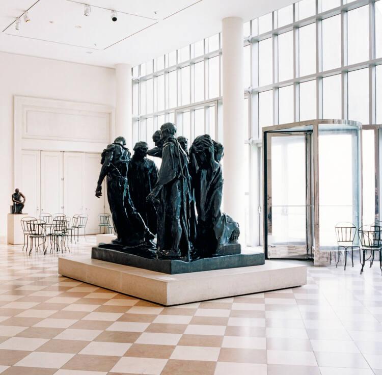 Candida Höfer, Bürger von Calais, 2000-2001 - The Metropolitan Museum of Art New York III, 2000…