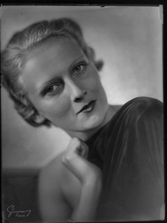 Edith Strenitz-Glogau, Die Schauspielerin Rose Stradner, Inv. Nr.: Foto2024/33