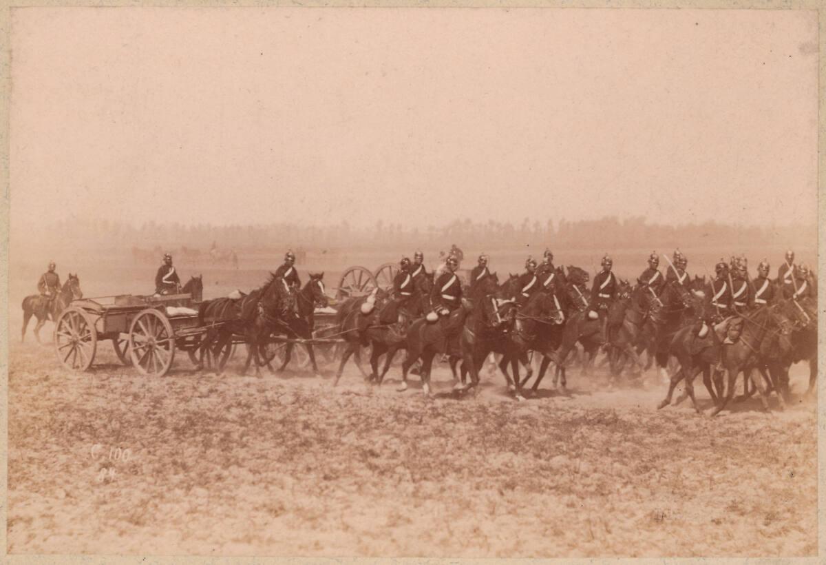 Ottomar Anschütz, Reiter und Artillerie im Manöver auf freiem Feld, Inv. Nr.: FotoGLV2000/3438