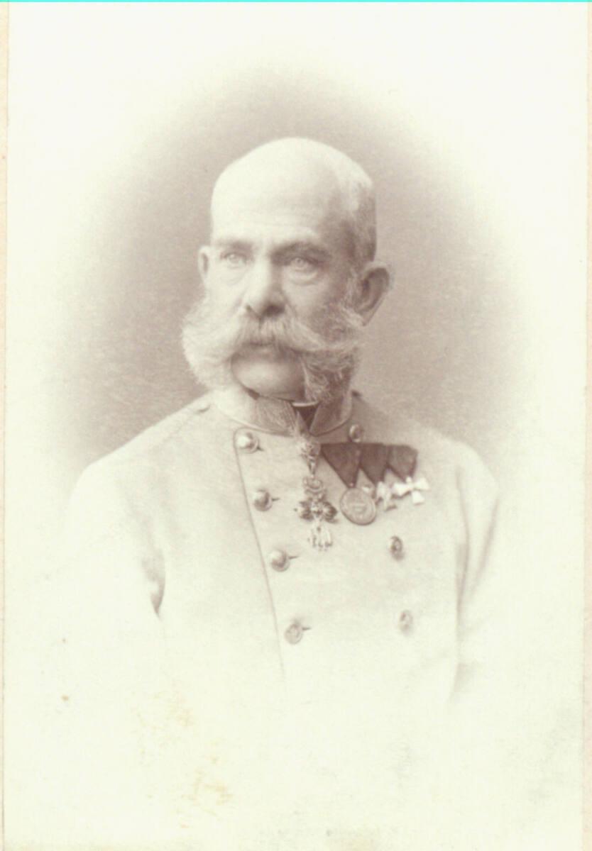 Victor Angerer, Kaiser Franz Josef I., Brustbild in blauer oder grauer Uniformjacke, vignettier…