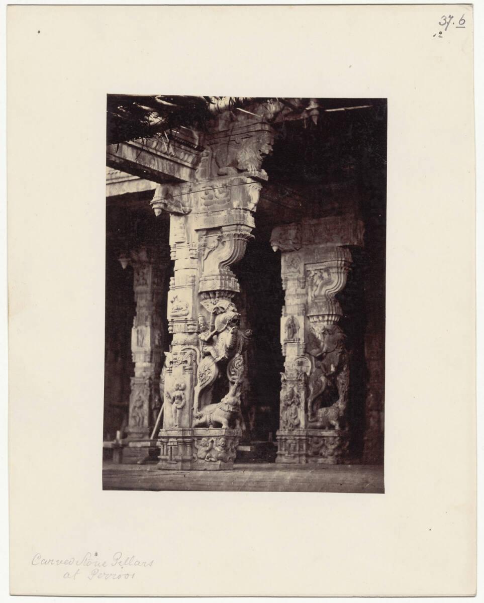 Anonym, Carved Stone Pillars at Perroor (Peroor)., Inv. Nr.: Foto2026/1/40