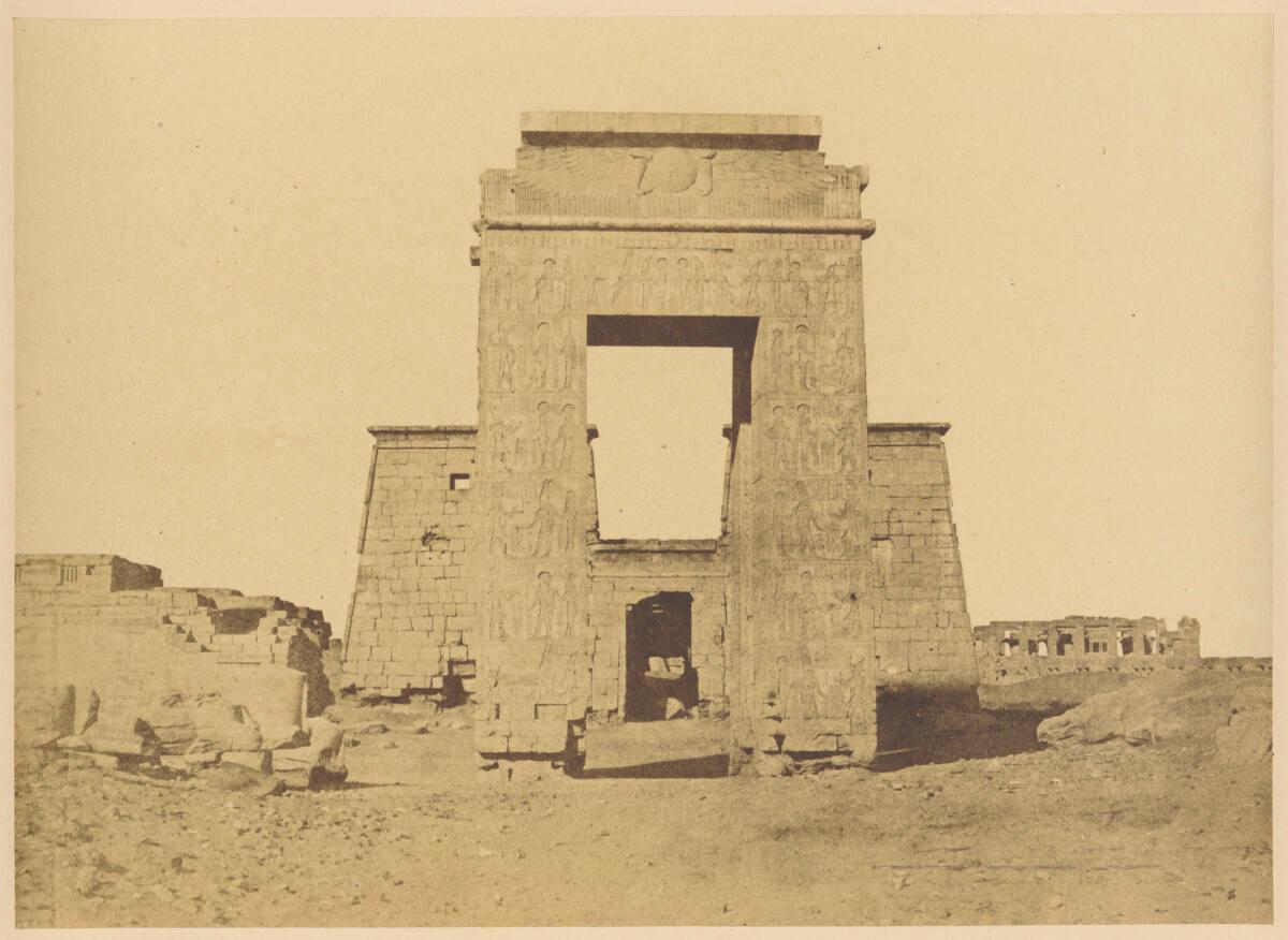 Robert Murray, Karnak, das sog. Euergetes-Tor, dahinter der Pylon des Chons-Tempels und rechts …