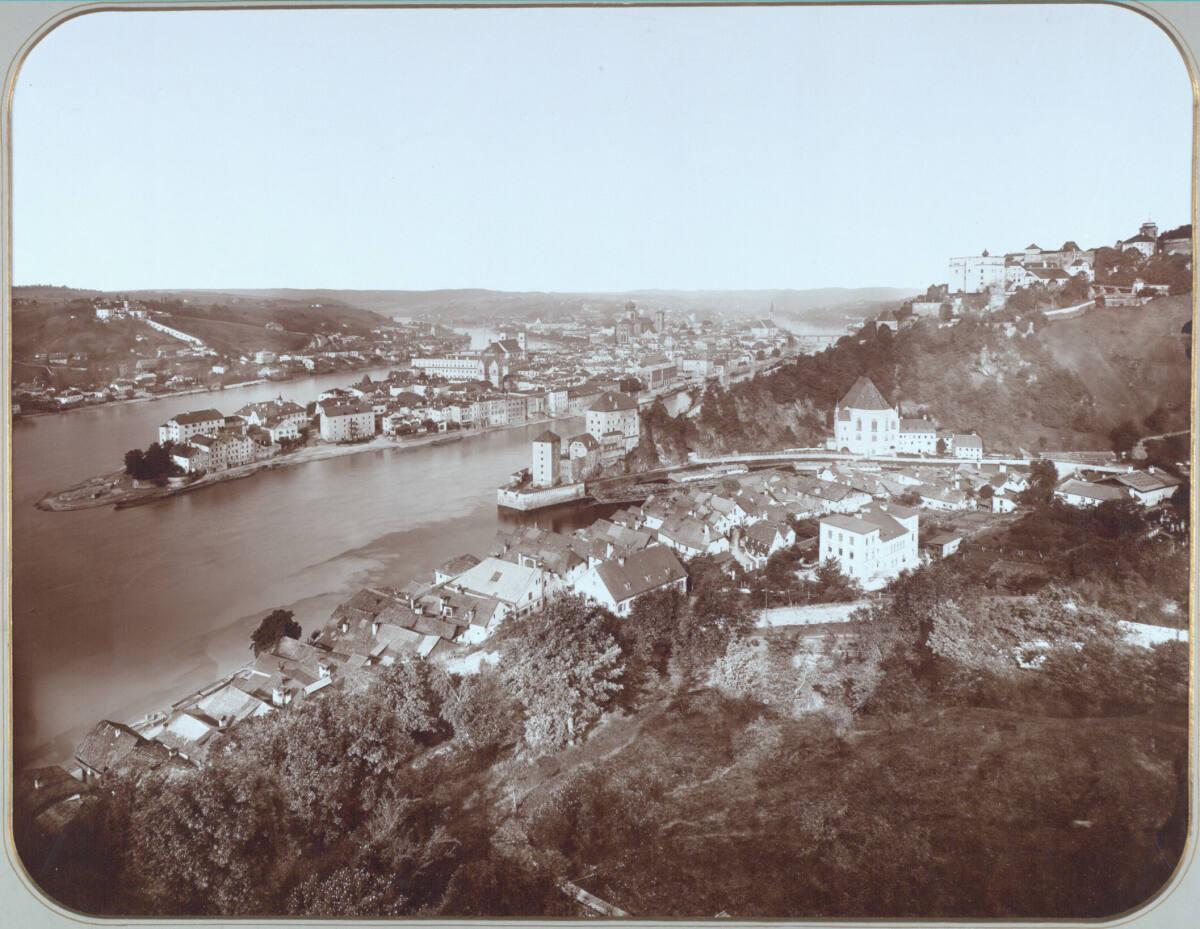 Alphons Adolph, Passau am Zusammenfluss von Donau, Inn und Schwarzer Lez, Inv. Nr.: FotoGLV2000…