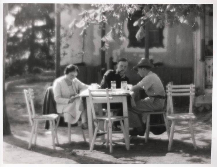 Peter Paul Atzwanger, Gesellschaft im Garten, Inv. Nr.: FotoGLV2000/11103