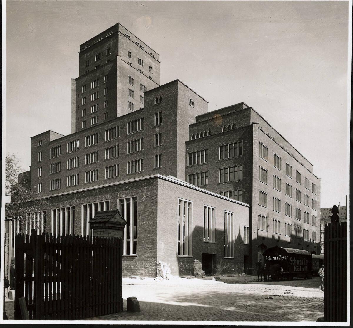Hugo Schmölz, Hochhaus am Hansaring, Köln, Rückansicht. Architekt Jakob Koerfer, Köln, Inv. Nr.…