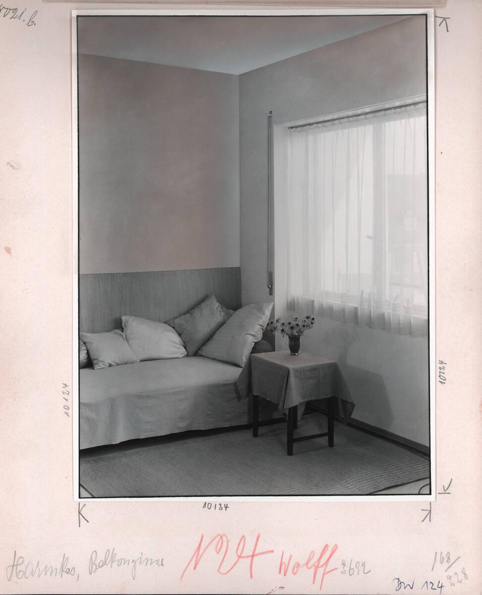 Paul Wolff, Balkonzimmer einer Siedlungswohnung, Frankfurt am Main. 1928. Bernhard Hermkes, Fra…
