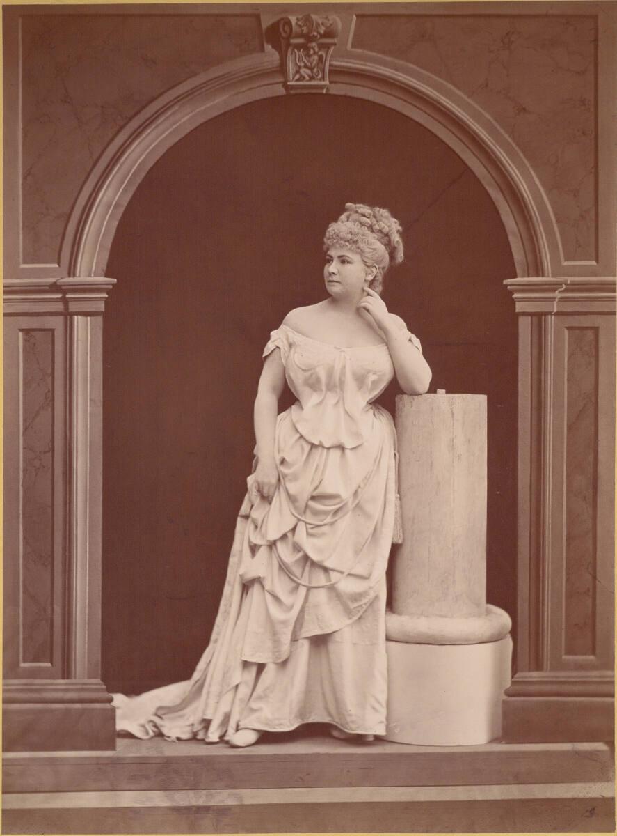 Julius Gertinger, Wien, Marie Geistinger als "Schöne Galathée" in Franz von Suppés Operette, In…
