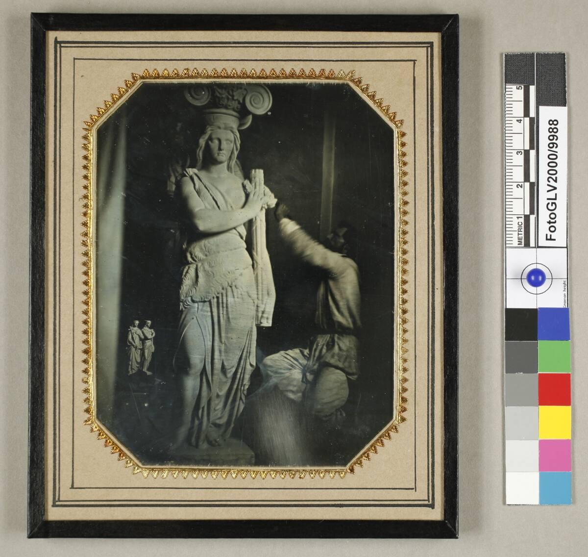 Anonym, Karyatide (Die Stärke) von Hans Gasser für das Alte Rathaus in Wien 1855-1857, mit dem …