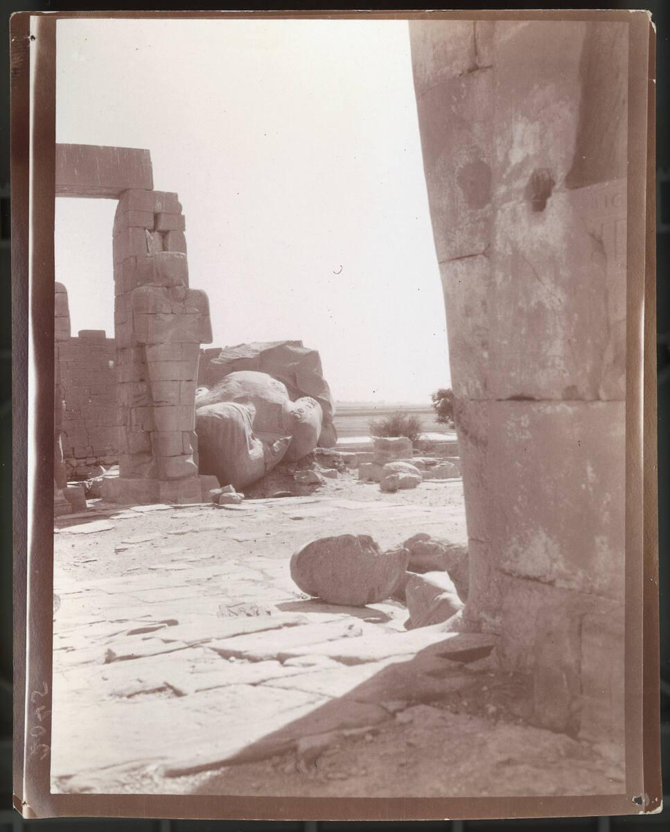Anonym, Luxor, Ramesseum, liegende Kolossalstatue Ramses II., Inv. Nr.: FotoGLV2000/8204