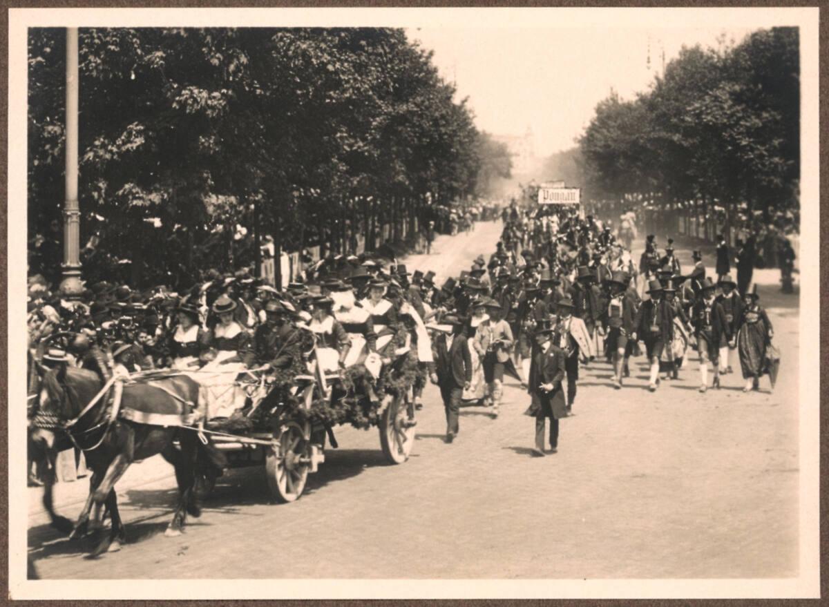 Kunst- und Verlagsanstalt Josef Löwy, Wien, Josef Löwy, Kaiser-Huldigungs-Festzug in Wien 1908:…