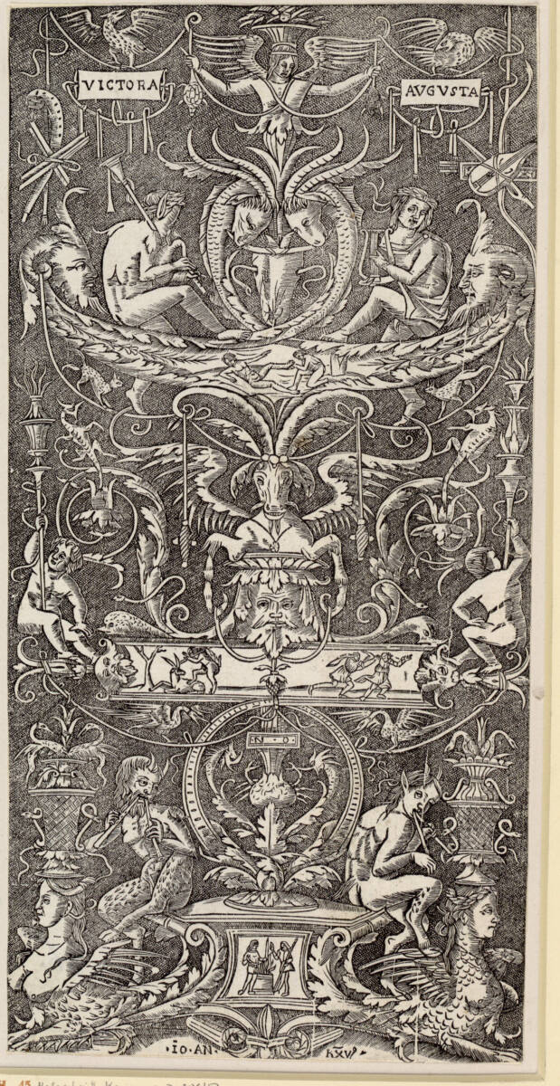 Ornament mit Figuren