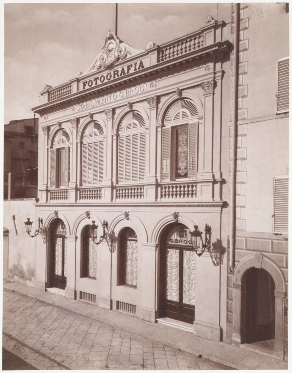 Giacomo Brogi, Carlo Brogi, Außenansicht des Brogi-Ateliers in Florenz, Inv. Nr.: FotoGLV2000/1…