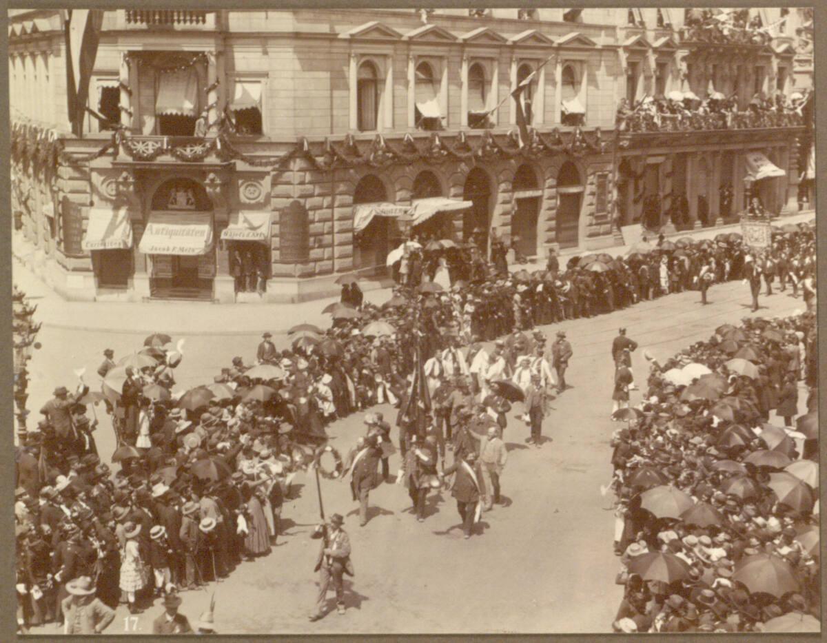 Carl Böttcher, Festzug des IX. Deutschen Bundes- und Jubiläums-Schießens 1887, Inv. Nr.: FotoGL…