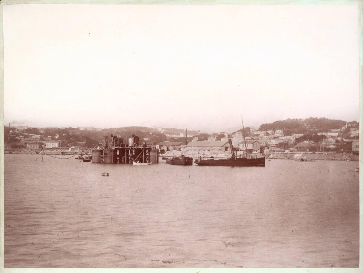 Nadar, Gaspard-Félix Tournachon, Port de Marseille. Construction du bassin de la Pinède. Caisso…