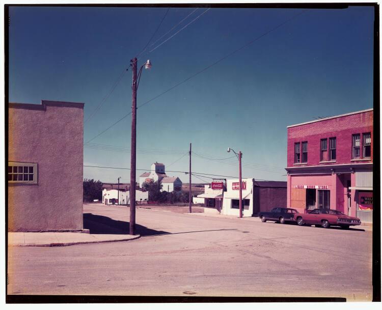 Stephen Shore, Mainstreet Gull Lake, Saskatchewan, Inv. Nr.: Foto2003/84